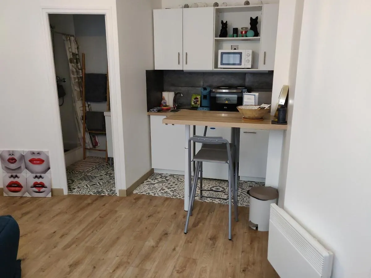 Studio Cosy - Proche Gare & Centre-Ville - Stationnement - Cour Interieure Table & Chaises Saint-Brieuc 0*,