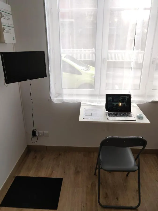 Studio Cosy - Proche Gare & Centre-Ville - Stationnement - Cour Interieure Table & Chaises Saint-Brieuc Apartment